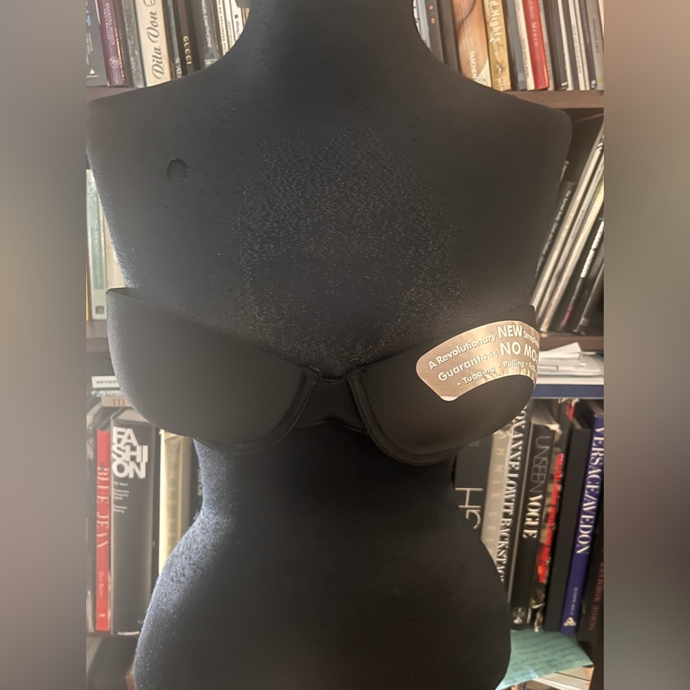 Strapless Adhesive Black Bra - (Self-Adhesive Cups)